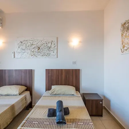 Seashells With Terrace, Just Off The Seafront In Bugibba - By Getawaysmalta Appartement San Pawl il-Baħar