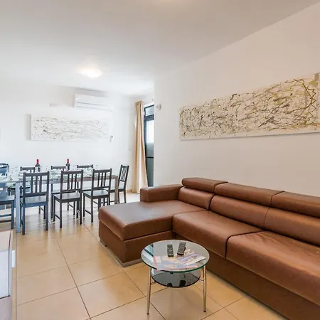 Seashells With Terrace, Just Off The Seafront In Bugibba - By Getawaysmalta Appartement *