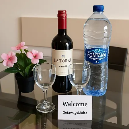 Seashells With Terrace, Just Off The Seafront In Bugibba - By Getawaysmalta Apartment