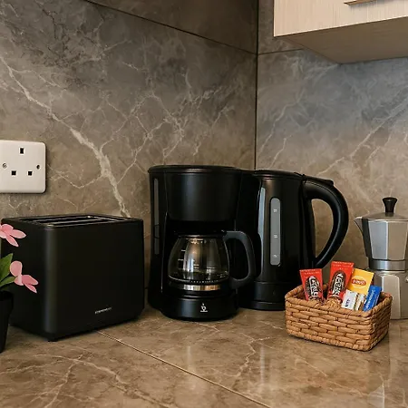 Apartment Seashells With Terrace, Just Off The Seafront In Bugibba - By Getawaysmalta