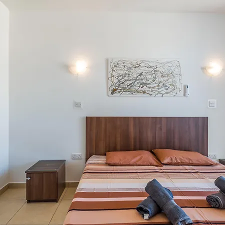 Seashells With Terrace, Just Off The Seafront In Bugibba - By Getawaysmalta St. Paul's Bay