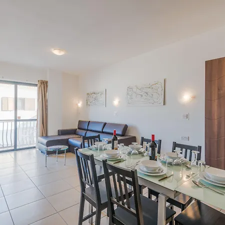 Seashells With Terrace, Just Off The Seafront In Bugibba - By Getawaysmalta Apartment *