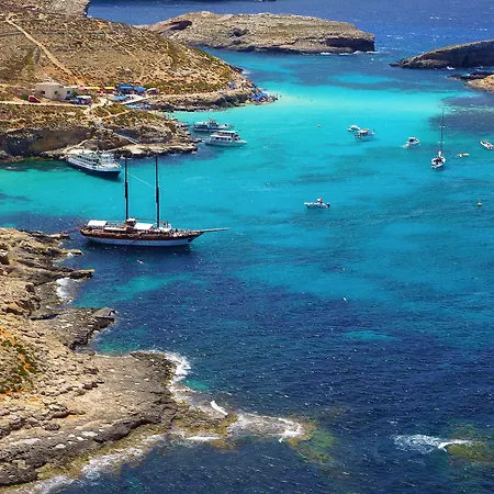 Seashells With Terrace, Just Off The Seafront In Bugibba - By Getawaysmalta *