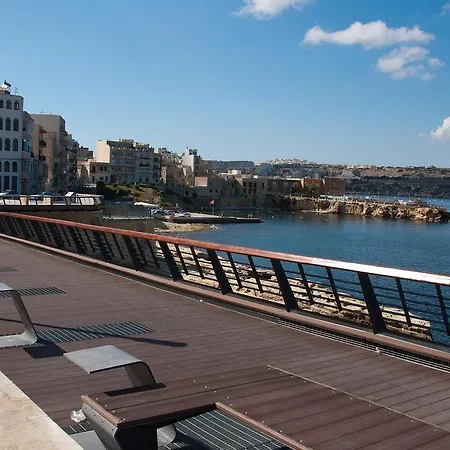 Seashells With Terrace, Just Off The Seafront In Bugibba - By Getawaysmalta خليج سانت بول
