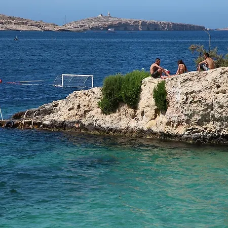 Seashells With Terrace, Just Off The Seafront In Bugibba - By Getawaysmalta Apartment *