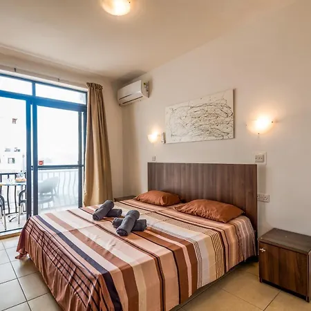 Apartment Seashells With Terrace, Just Off The Seafront In Bugibba - By Getawaysmalta *