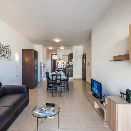 Apartment Seashells With Terrace, Just Off The Seafront In Bugibba - By Getawaysmalta