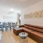 Seashells With Terrace, Just Off The Seafront In Bugibba - By Getawaysmalta Apartment *