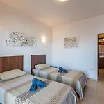 Διαμέρισμα Seashells With Terrace, Just Off The Seafront In Bugibba - By Getawaysmalta
