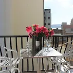 Seashells With Terrace, Just Off The Seafront In Bugibba - By Getawaysmalta Διαμέρισμα Σεντ Πόλς Μπέι