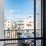 Seashells With Terrace, Just Off The Seafront In Bugibba - By Getawaysmalta Διαμέρισμα *