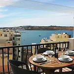 Seashells With Terrace, Just Off The Seafront In Bugibba - By Getawaysmalta Σεντ Πόλς Μπέι