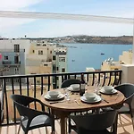 Seashells With Terrace, Just Off The Seafront In Bugibba - By Getawaysmalta Διαμέρισμα *