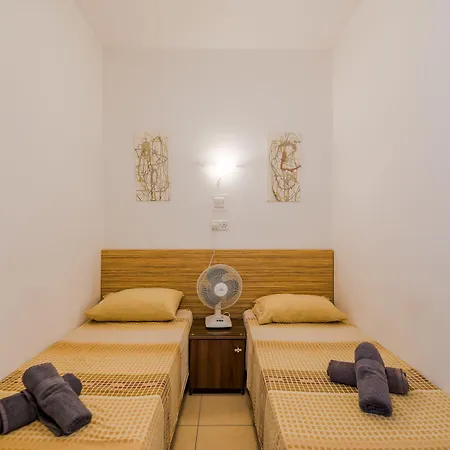 Seashells With Terrace, Just Off The Seafront In Bugibba - By Getawaysmalta 아파트