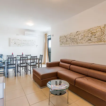 شقة Seashells With Terrace, Just Off The Seafront In Bugibba - By Getawaysmalta *