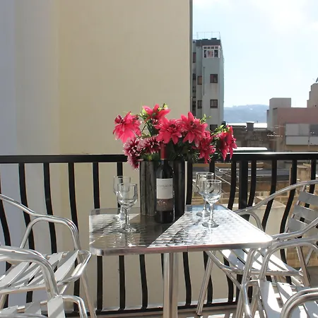 Seashells With Terrace, Just Off The Seafront In Bugibba - By Getawaysmalta Appartement San Pawl il-Baħar