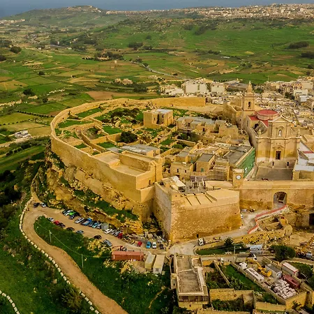 شقة Seashells With Terrace, Just Off The Seafront In Bugibba - By Getawaysmalta *