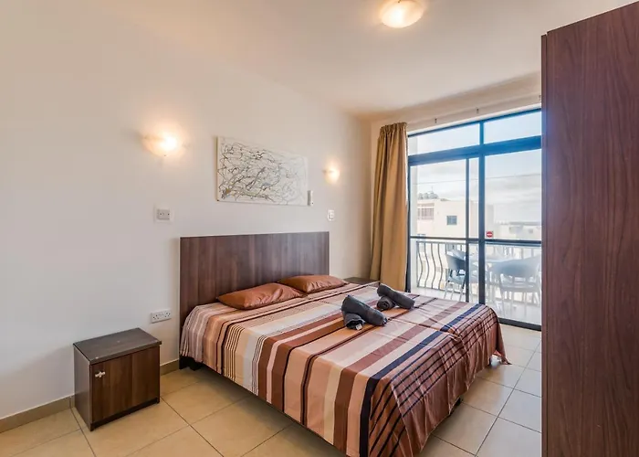 Apartment Seashells With Terrace, Just Off The Seafront In Bugibba - By Getawaysmalta *