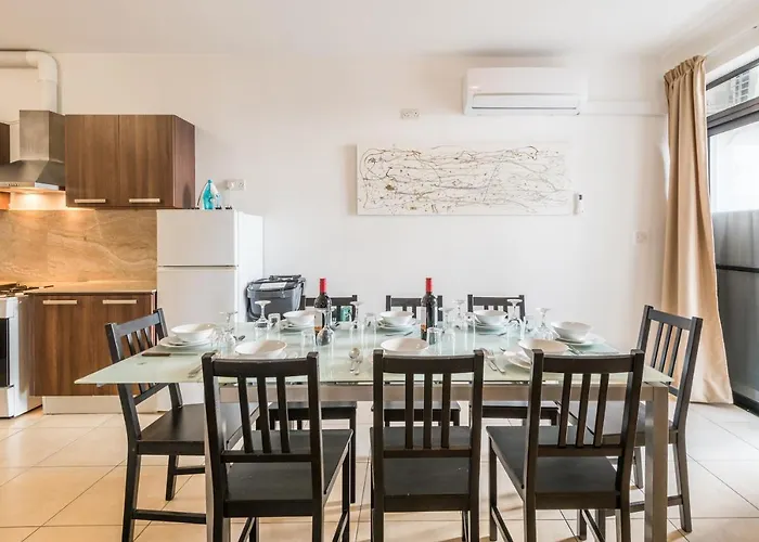 Apartment Seashells With Terrace, Just Off The Seafront In Bugibba - By Getawaysmalta *