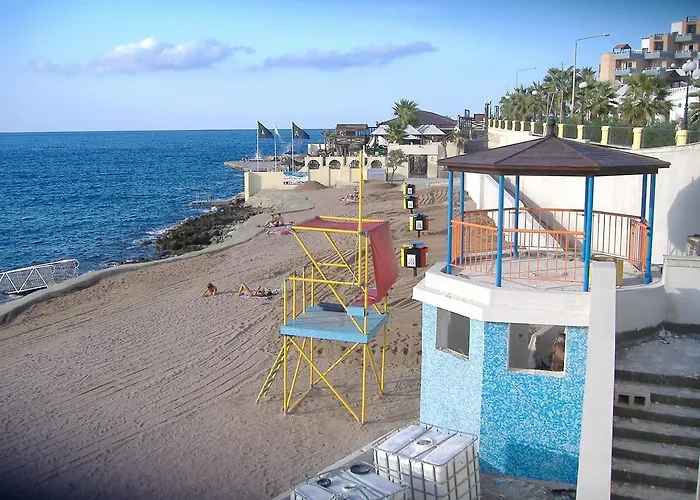 Apartment Seashells With Terrace, Just Off The Seafront In Bugibba - By Getawaysmalta