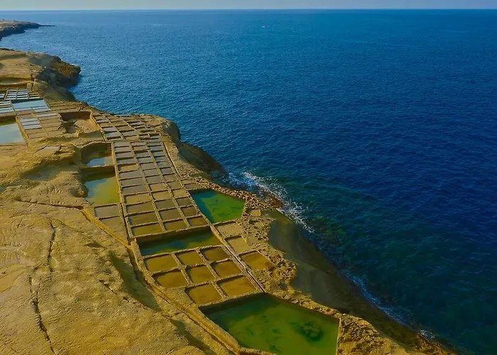 Apartment Seashells With Terrace, Just Off The Seafront In Bugibba - By Getawaysmalta St. Paul's Bay