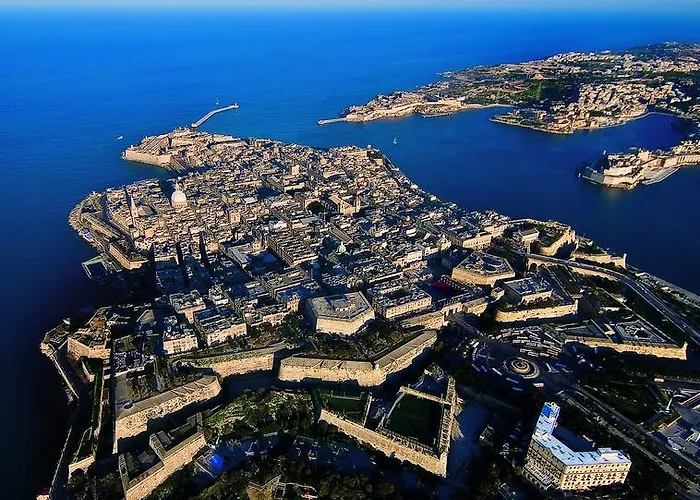 Seashells With Terrace, Just Off The Seafront In Bugibba - By Getawaysmalta St. Paul's Bay