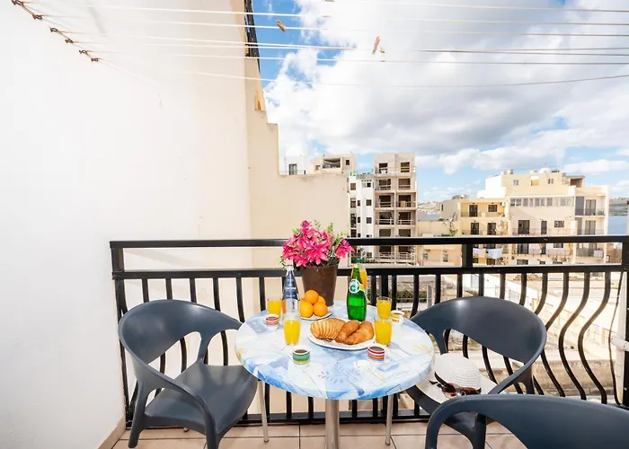 Seashells With Terrace, Just Off The Seafront In Bugibba - By Getawaysmalta Apartment