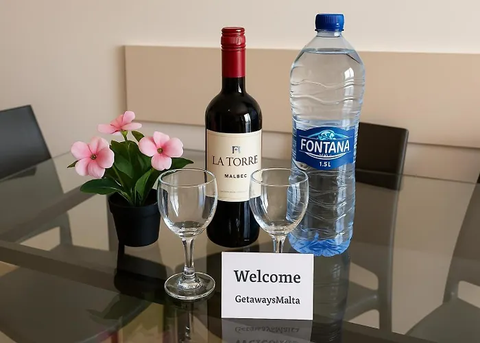 Seashells With Terrace, Just Off The Seafront In Bugibba - By Getawaysmalta Apartment