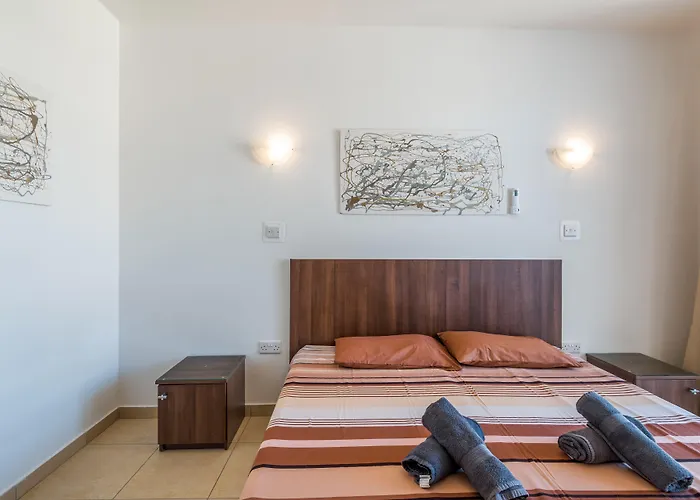 Seashells With Terrace, Just Off The Seafront In Bugibba - By Getawaysmalta St. Paul's Bay