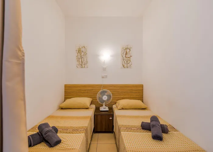 Seashells With Terrace, Just Off The Seafront In Bugibba - By Getawaysmalta Apartment