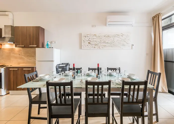 Apartment Seashells With Terrace, Just Off The Seafront In Bugibba - By Getawaysmalta