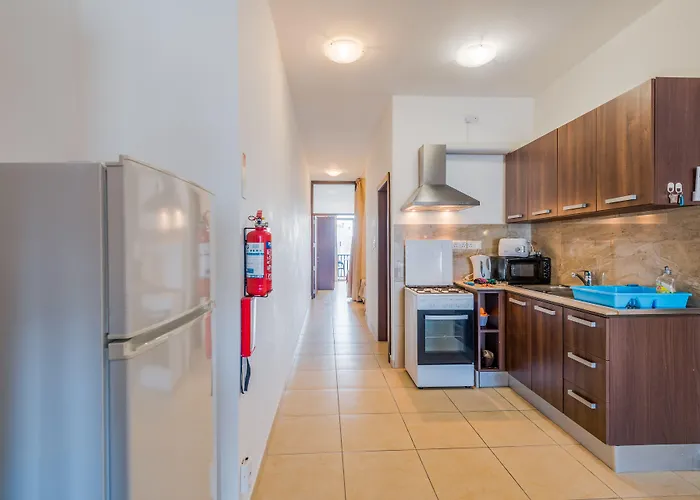 Apartment Seashells With Terrace, Just Off The Seafront In Bugibba - By Getawaysmalta