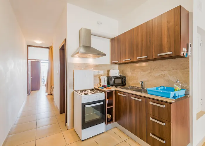 Seashells With Terrace, Just Off The Seafront In Bugibba - By Getawaysmalta Apartment *