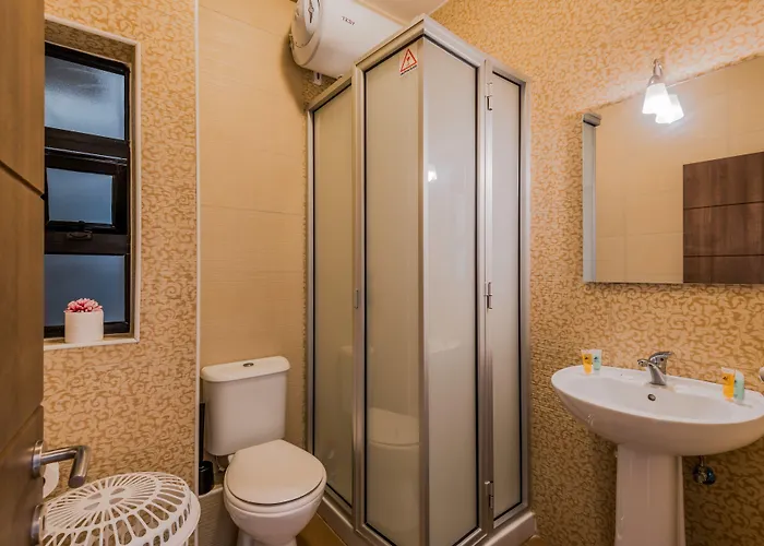 Seashells With Terrace, Just Off The Seafront In Bugibba - By Getawaysmalta St. Paul's Bay