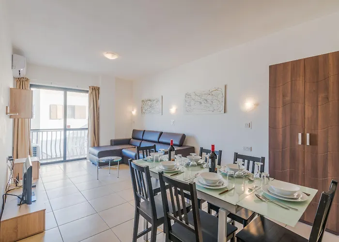 Seashells With Terrace, Just Off The Seafront In Bugibba - By Getawaysmalta Apartment *