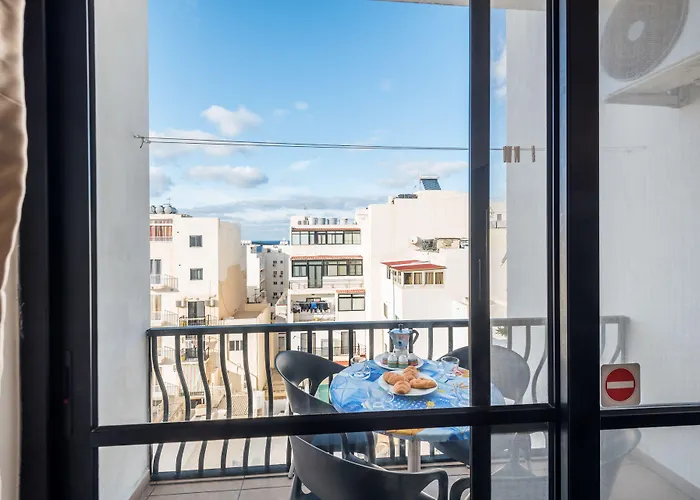 Seashells With Terrace, Just Off The Seafront In Bugibba - By Getawaysmalta Apartment *