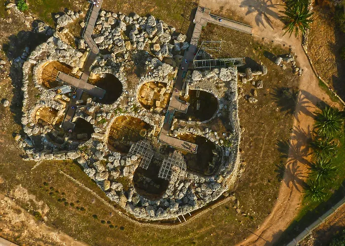 Seashells With Terrace, Just Off The Seafront In Bugibba - By Getawaysmalta